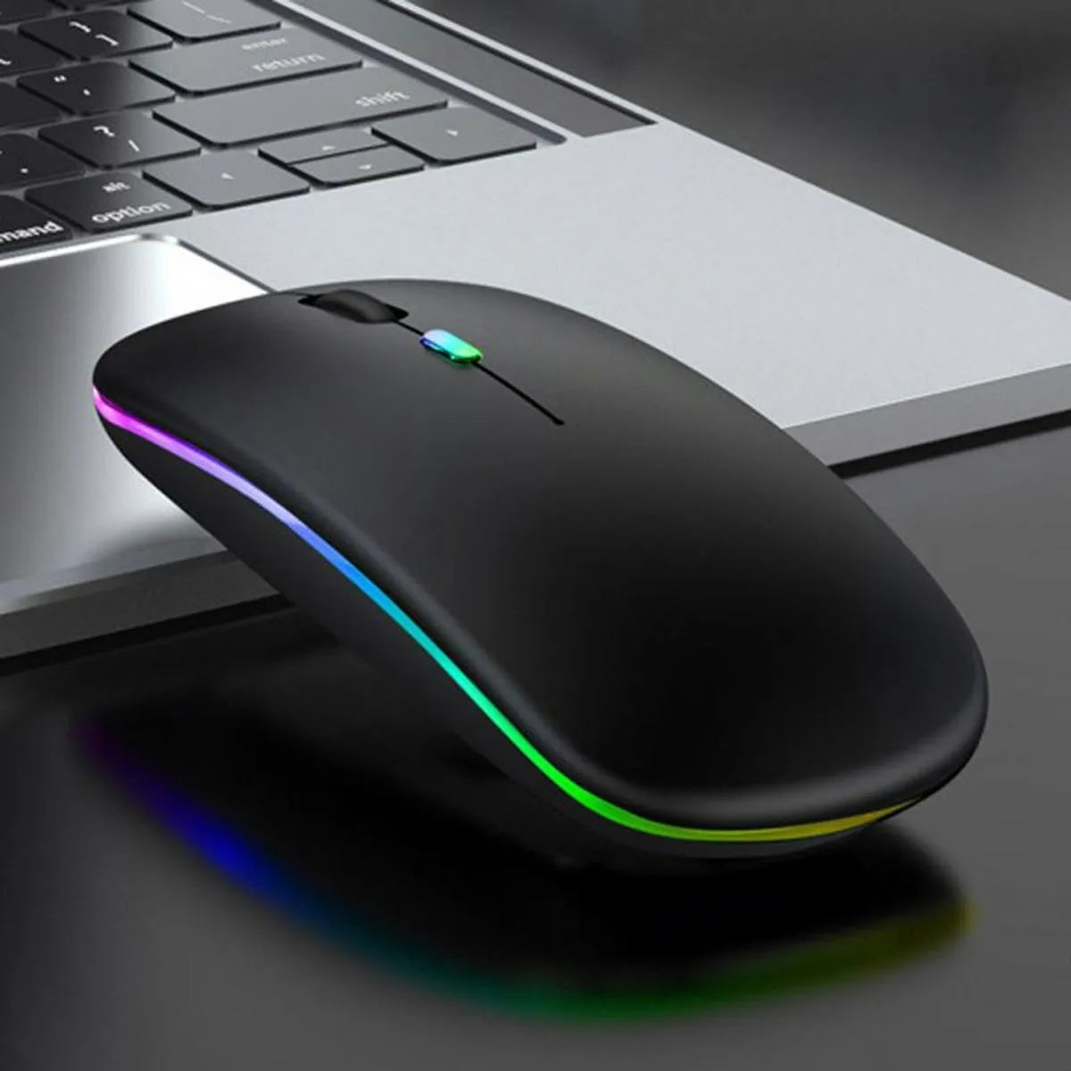 Bezdrôtová myš s RGB LED podsvietením.