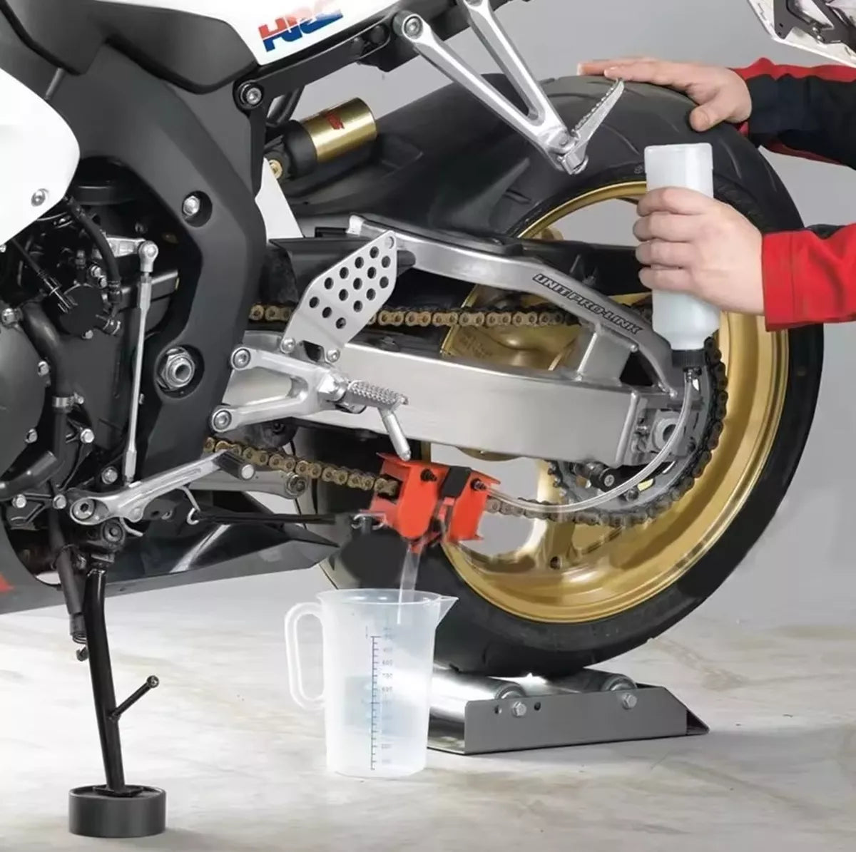 Súprava na čistenie reťaze motocykla