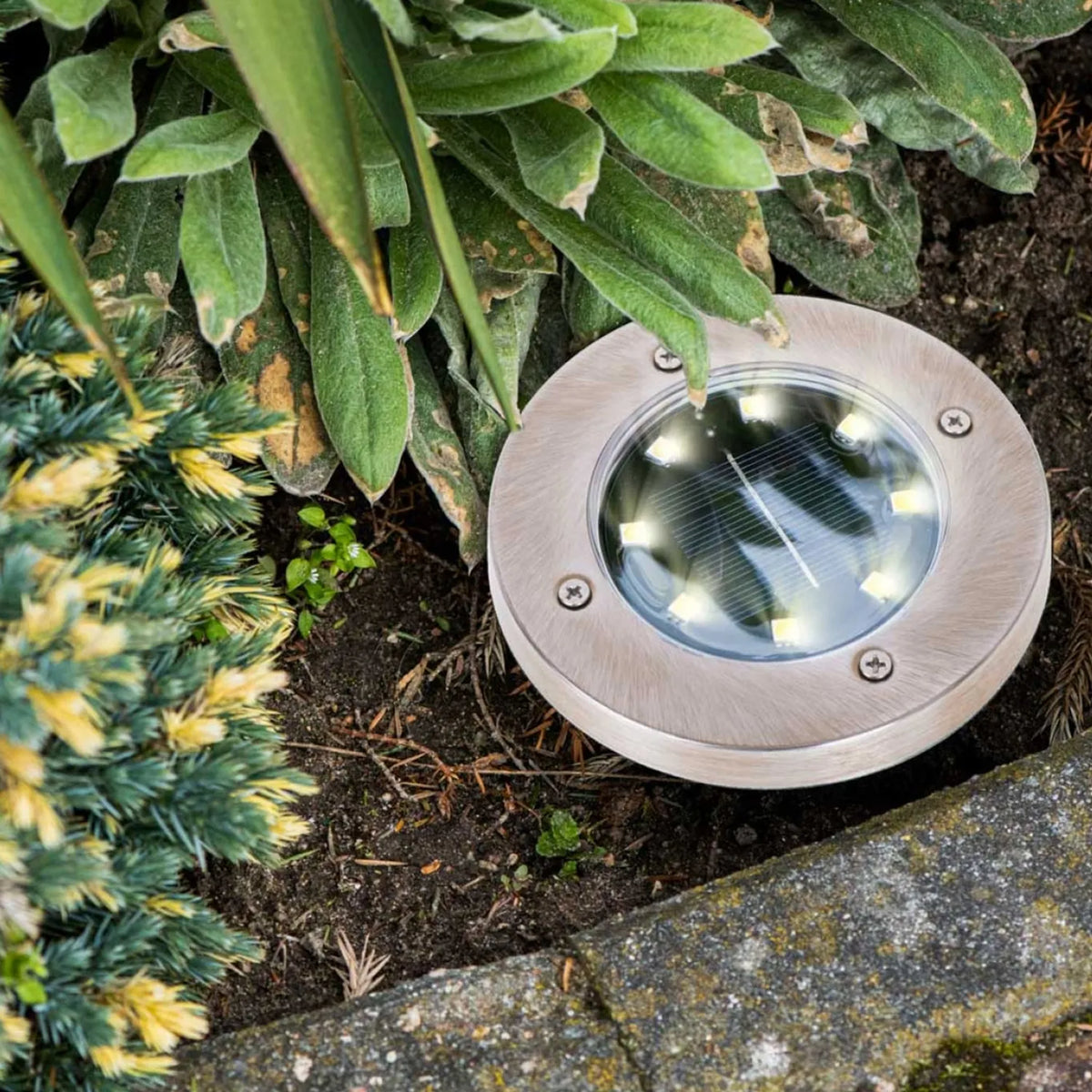 Solárne nabíjateľné zapichovacie záhradné LED lampy (4 ks)