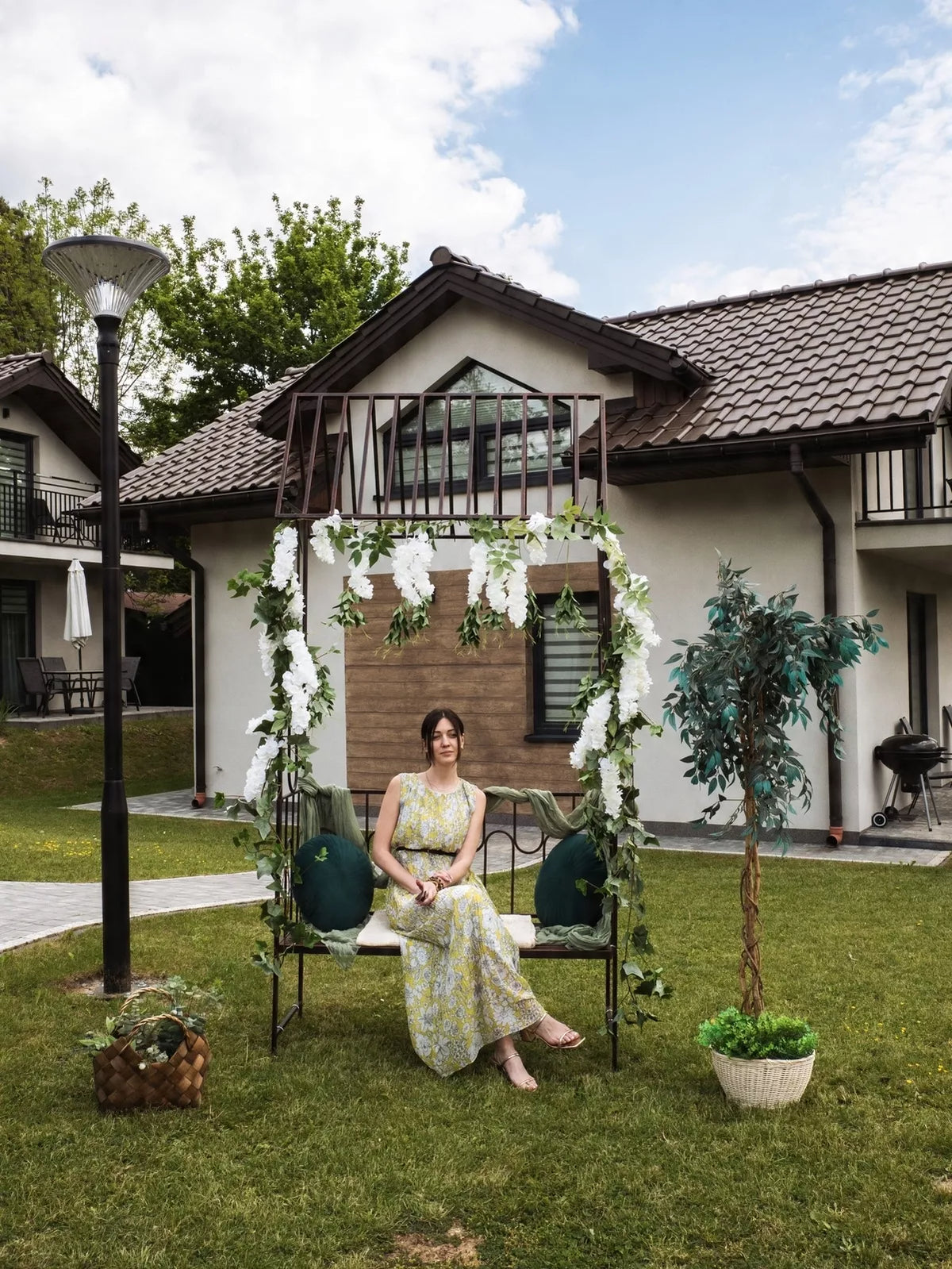 Záhradná pergola s lavičkou, antická hnedá farba, kovová