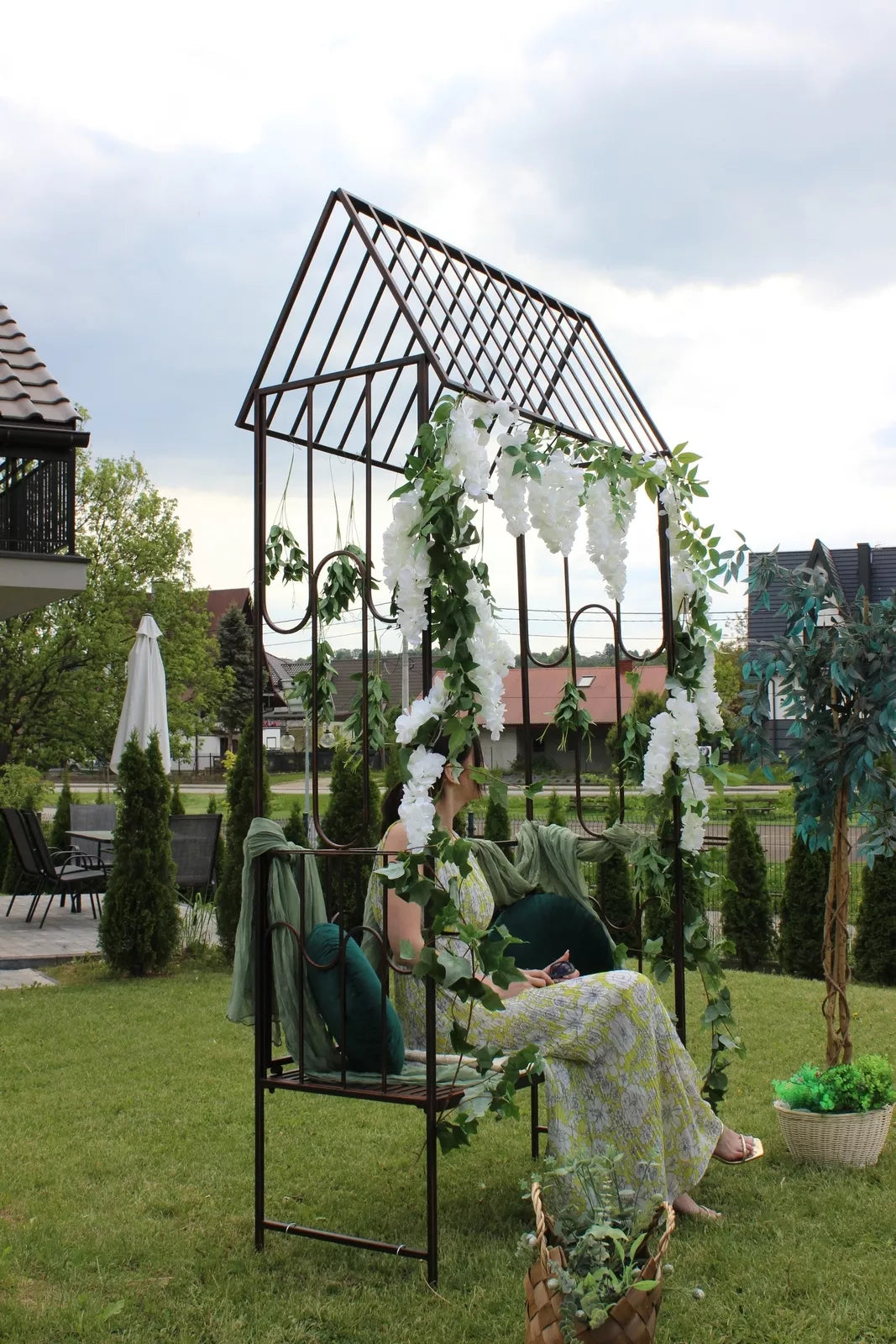 Záhradná pergola s lavičkou, antická hnedá farba, kovová