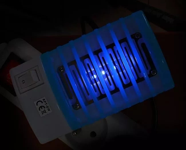 Lapač hmyzu s UV lampami